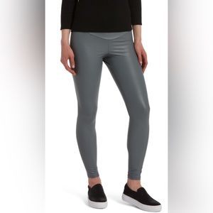 HUE Body Gloss Leggings. XL in cobblestone. Measured flat waist 17”. Leg 28”.